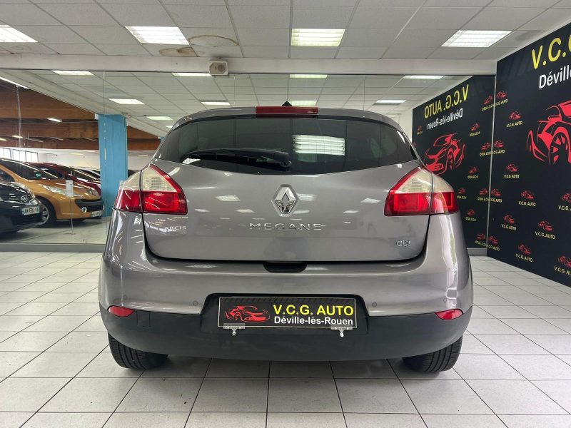 RENAULT MEGANE III 1.9 dCi 130CH FAP ECO2 DYNAMIQUE