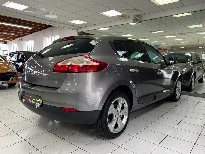 RENAULT MEGANE III 1.9 dCi 130CH FAP ECO2 DYNAMIQUE