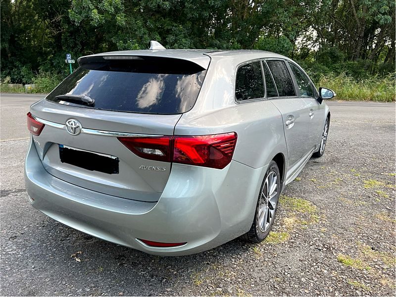 TOYOTA AVENSIS TOURING SPORT 2015