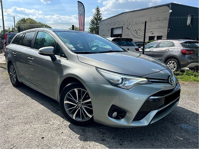 TOYOTA AVENSIS TOURING SPORT 2015