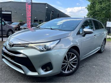 TOYOTA AVENSIS TOURING SPORT 2015