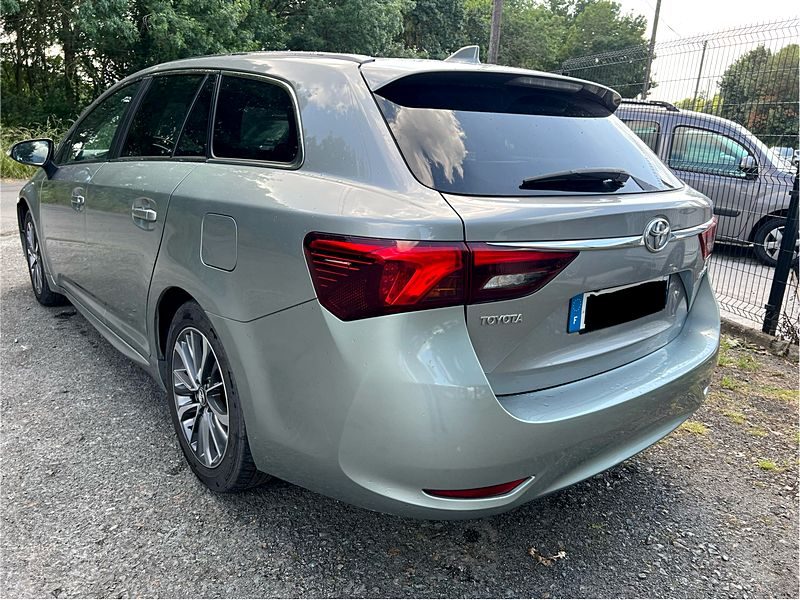 TOYOTA AVENSIS TOURING SPORT 2015