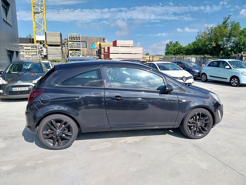 OPEL CORSA D 1.4 120 Color edition