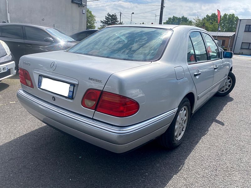 MERCEDES  E220  1998