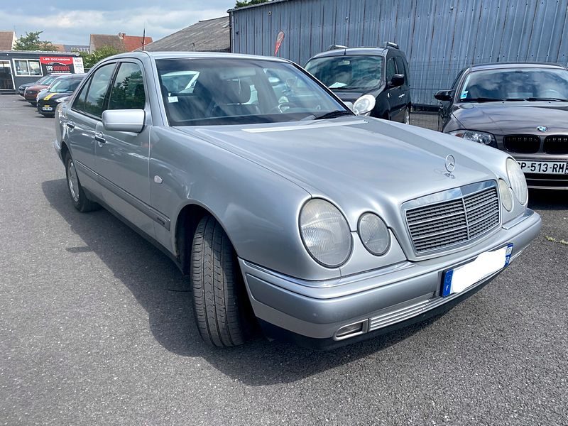 MERCEDES  E220  1998