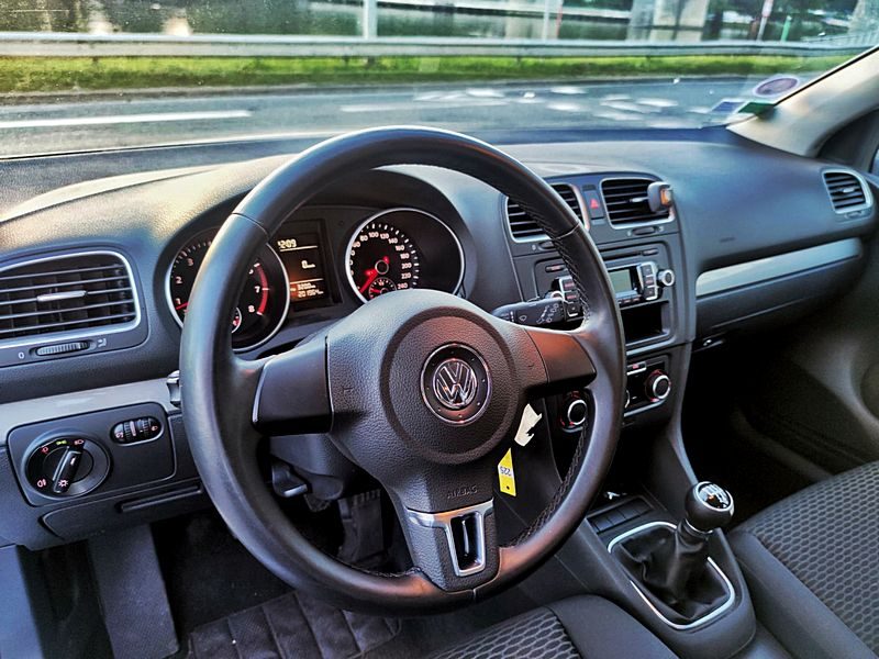 VOLKSWAGEN GOLF VI 2012