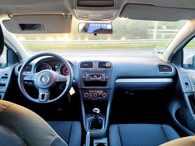 VOLKSWAGEN GOLF VI 2012