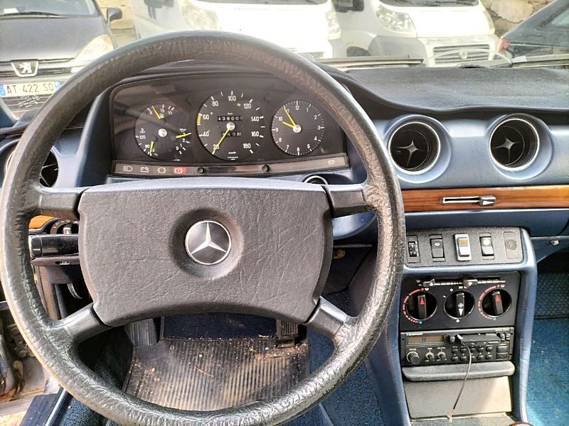 MERCEDES W123 300 D