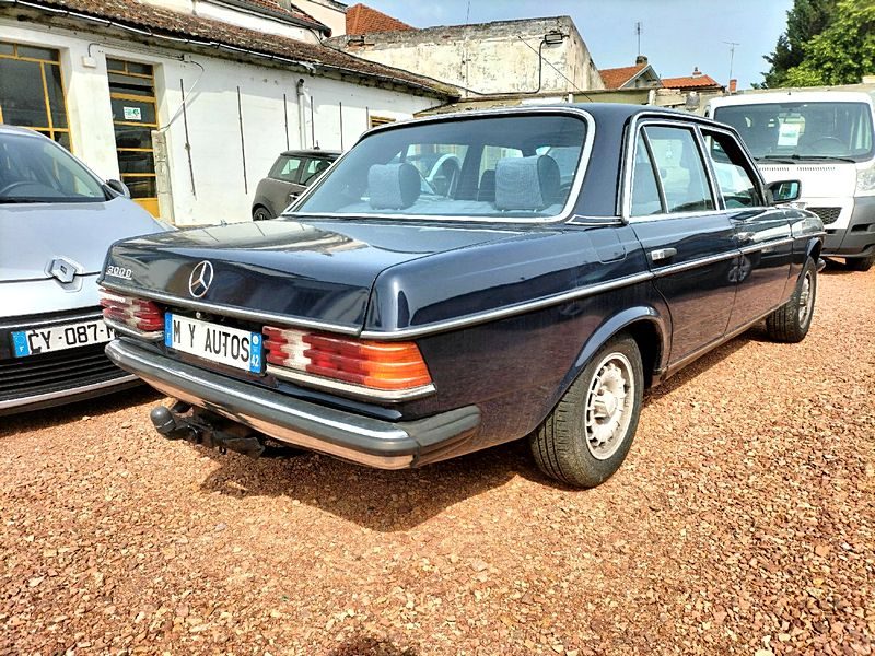 MERCEDES W123 300 D