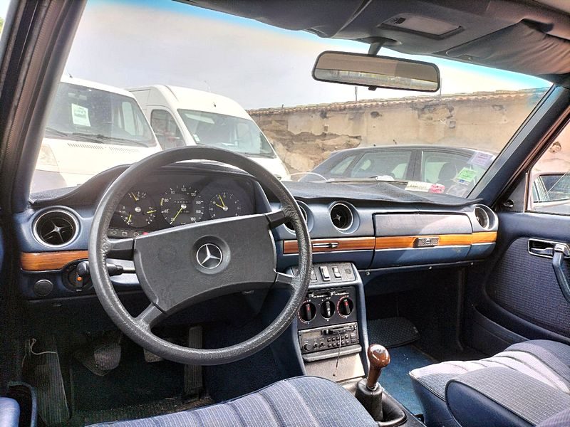 MERCEDES W123 300 D