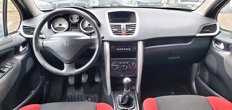 Peugeot 207 Édition 64 Pack Sport 1.6 HDi 92 cv, *Toit panoramique*, *Idéale jeune conducteur*
