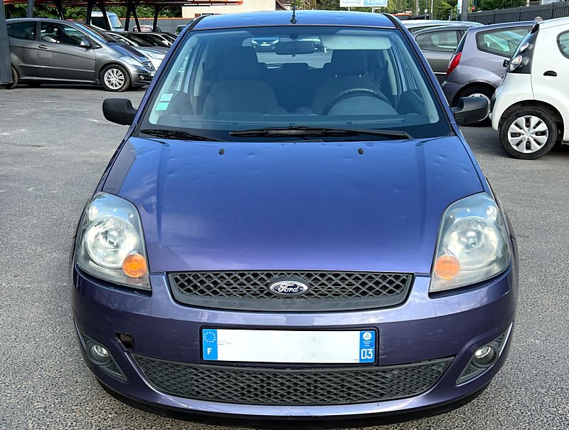 FORD FIESTA IV 1.3 70 Cv PREMIERE MAIN / 27 100 Kms CLIMATISATION BLUETOOTH - GARANTIE 1 AN