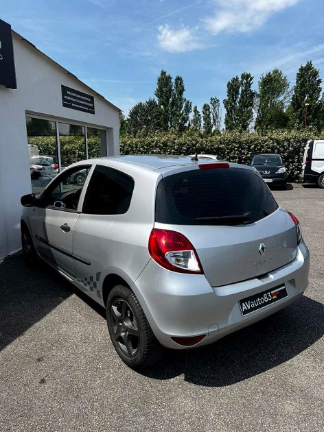 RENAULT CLIO YAHOO! 2011 1.2 LEV 75CV / Distribution OK / Révisée 