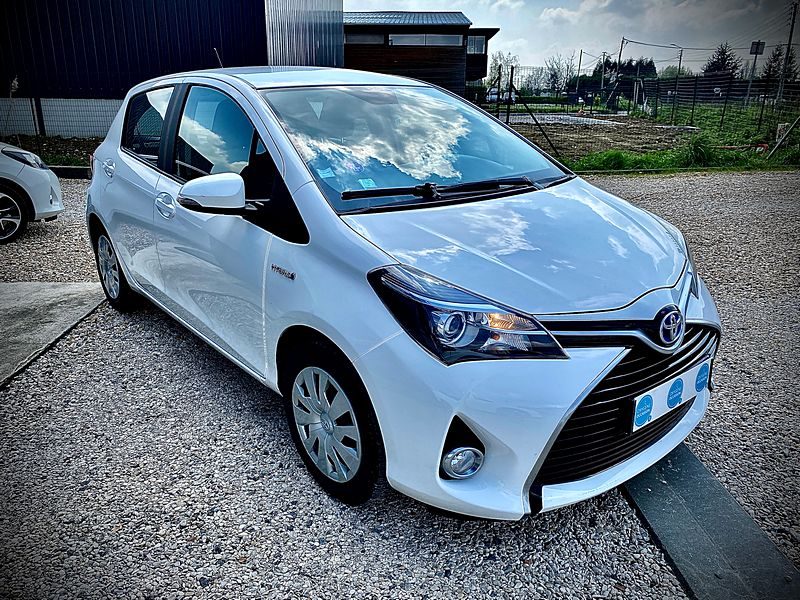 TOYOTA YARIS HSD DYNAMIC 2015