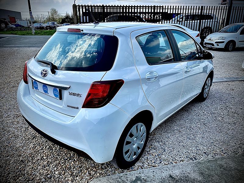 TOYOTA YARIS HSD DYNAMIC 2015