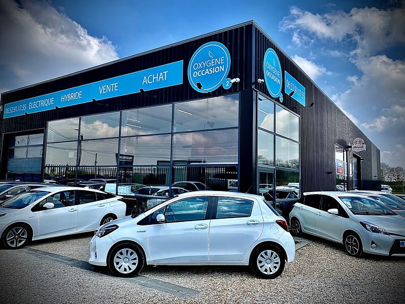 TOYOTA YARIS HSD DYNAMIC 2015