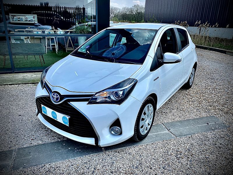 TOYOTA YARIS HSD DYNAMIC 2015