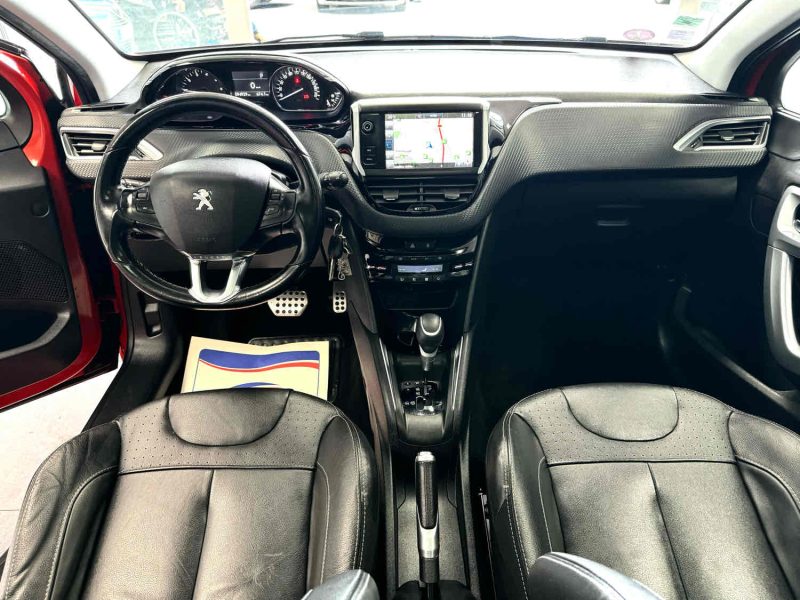 PEUGEOT 208  2015