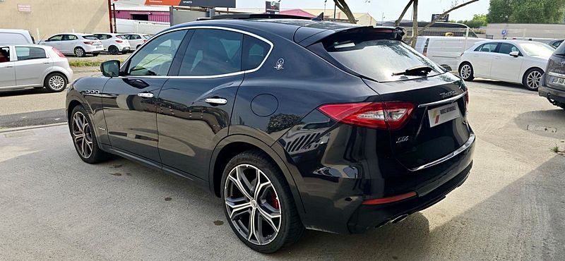 MASERATI LEVANTE 2020