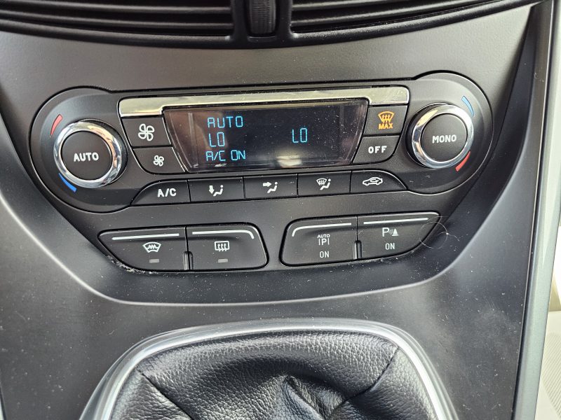 FORD GRAND C-MAX 7 PLACES 1,6 TDCI 115 CH GPS