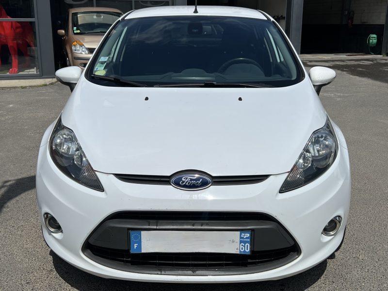 FORD FIESTA 5 V TITANIUM 1.6 TDCI 95 Cv 5 PORTES CLIMATISATION BLUETOOTH REGULATEUR - GARANTIE 1 AN