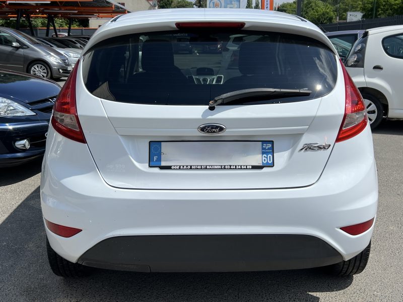 FORD FIESTA 5 V TITANIUM 1.6 TDCI 95 Cv 5 PORTES CLIMATISATION BLUETOOTH REGULATEUR - GARANTIE 1 AN