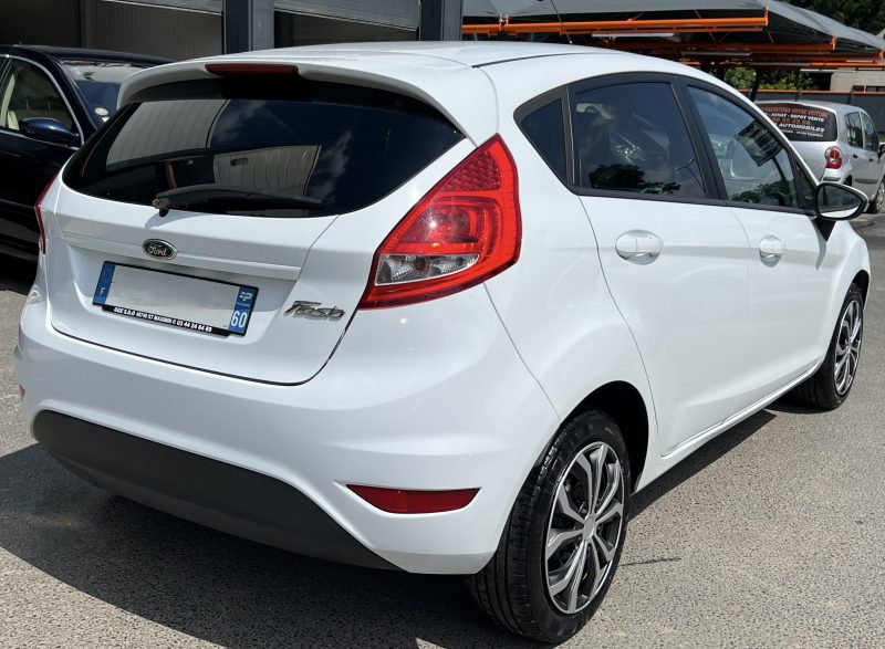 FORD FIESTA 5 V TITANIUM 1.6 TDCI 95 Cv 5 PORTES CLIMATISATION BLUETOOTH REGULATEUR - GARANTIE 1 AN