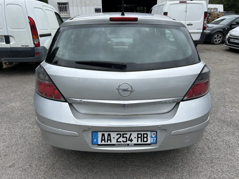 OPEL ASTRA H GTC 2009