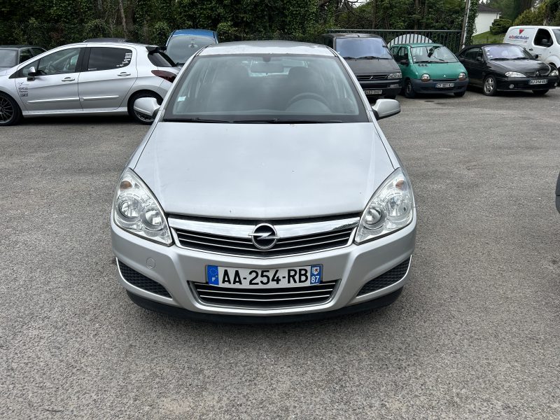 OPEL ASTRA H GTC 2009