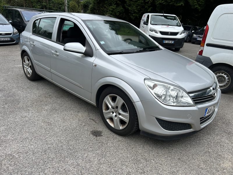 OPEL ASTRA H GTC 2009