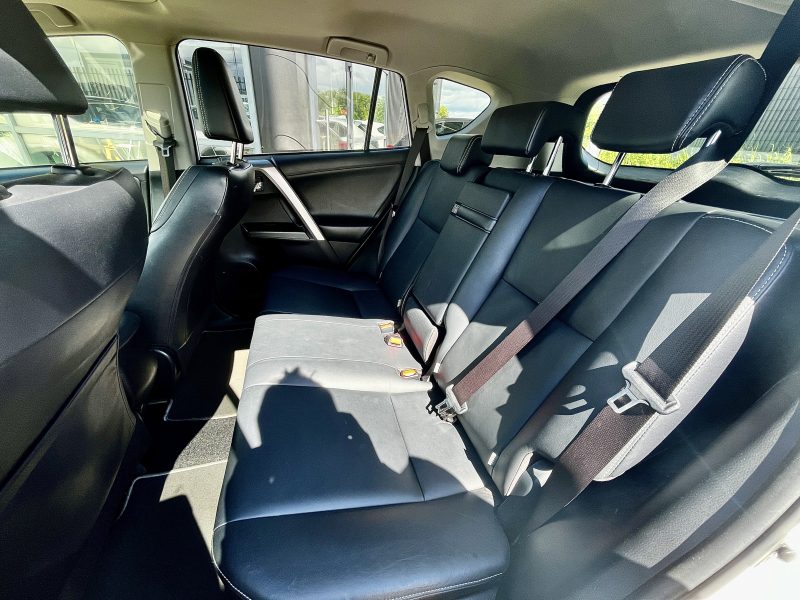 TOYOTA RAV 4 IV LOUNGE 2017