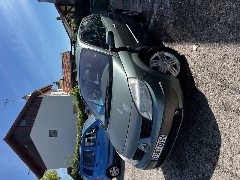 RENAULT SCENIC 1.9DCI  120 pack authentique