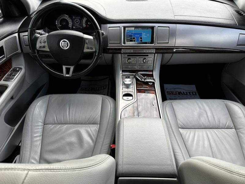 JAGUAR XF I 2011