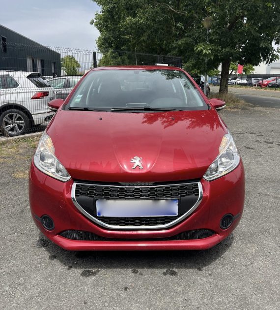 PEUGEOT 208 2012