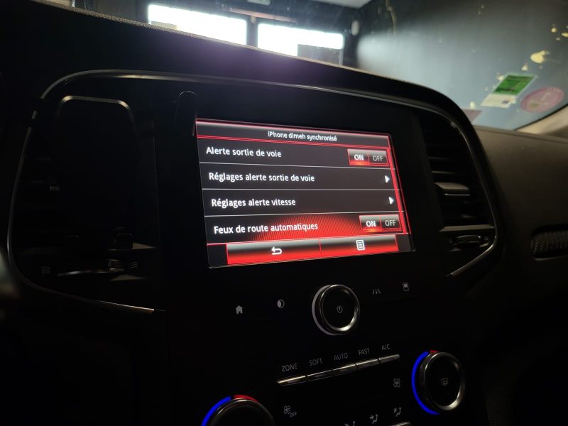 RENAULT Megane 1.3 TCE 140cv LIMITED / CARPLAY+ACCES MAIN LIBRE+VITRE TEINTE/