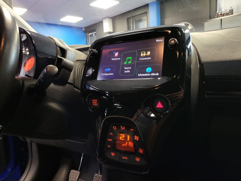 TOYOTA AYGO 1.0 VVTi 72cv X-CLUSIV CARPLAY / CAMERA / KEYLESS / SEMI-CUIR / BI-COLORS