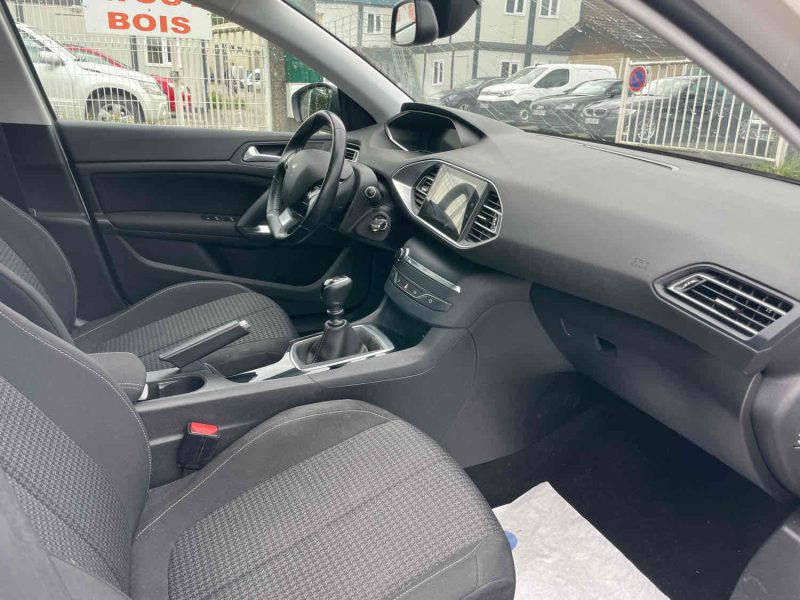 PEUGEOT 308 Phase 2 du 02/2021 version cockpit 110cv