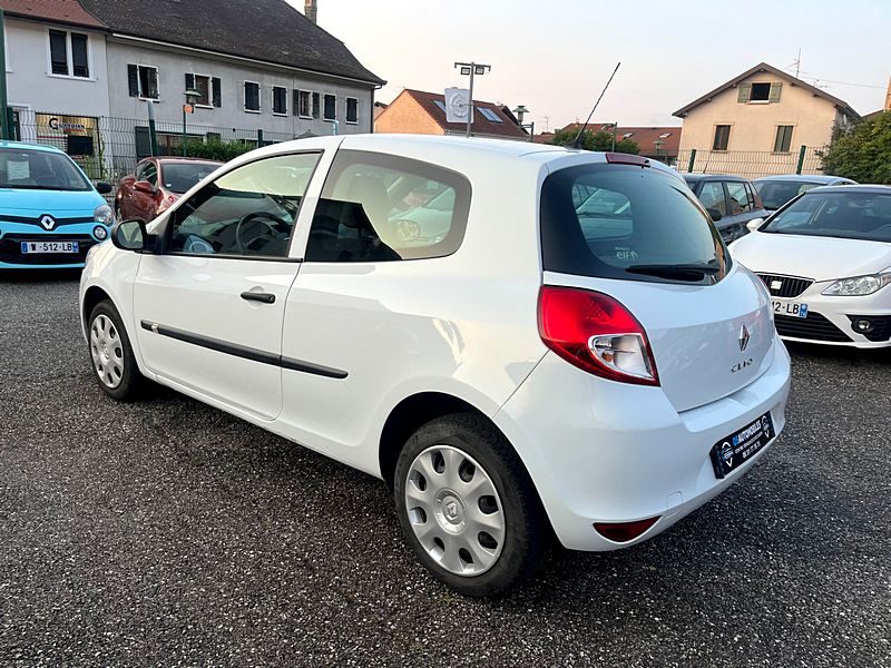 RENAULT  CLIO III 1.2i 75CV AUTHENTIQUE