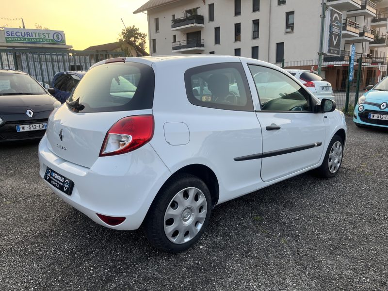 RENAULT  CLIO III 1.2i 75CV AUTHENTIQUE