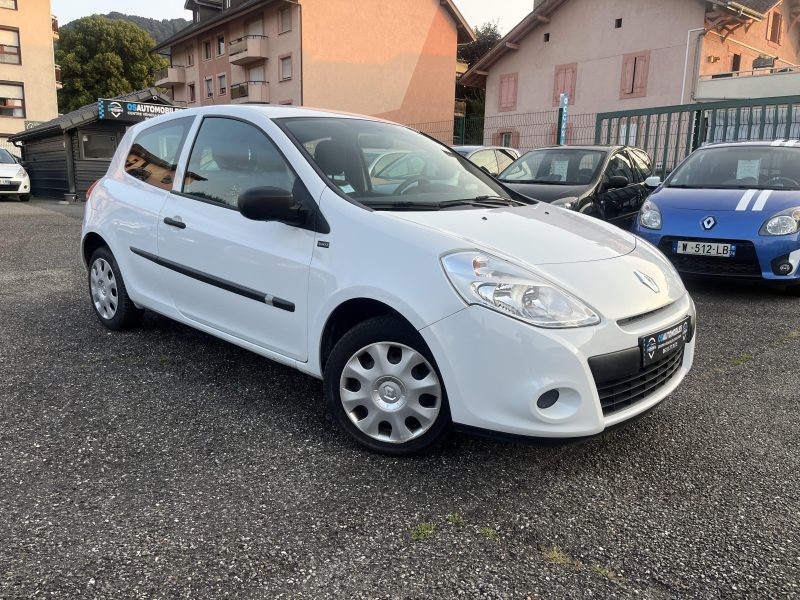 RENAULT  CLIO III 1.2i 75CV AUTHENTIQUE