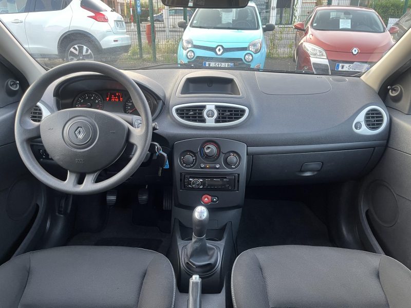 RENAULT  CLIO III 1.2i 75CV AUTHENTIQUE