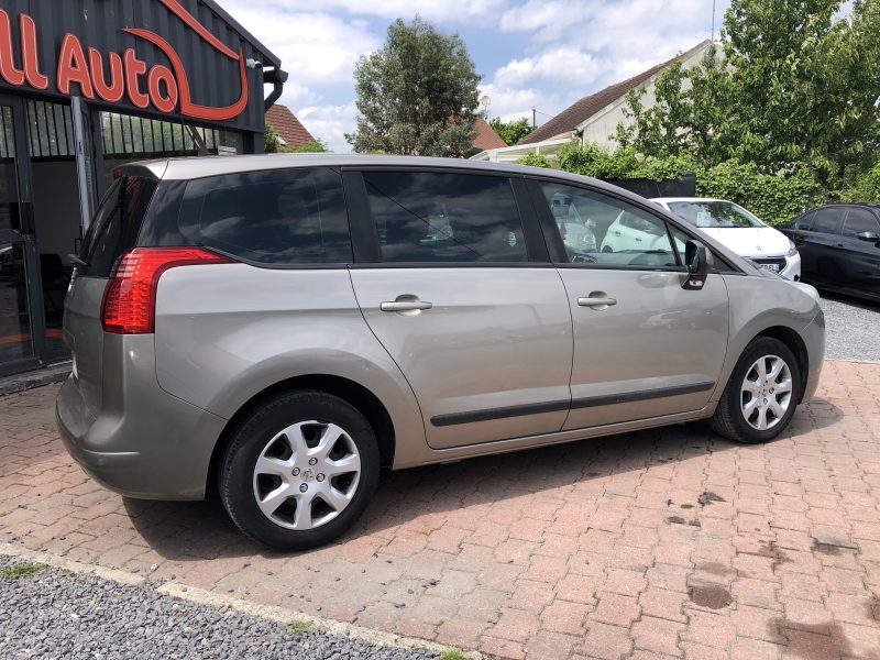 PEUGEOT 5008 2010