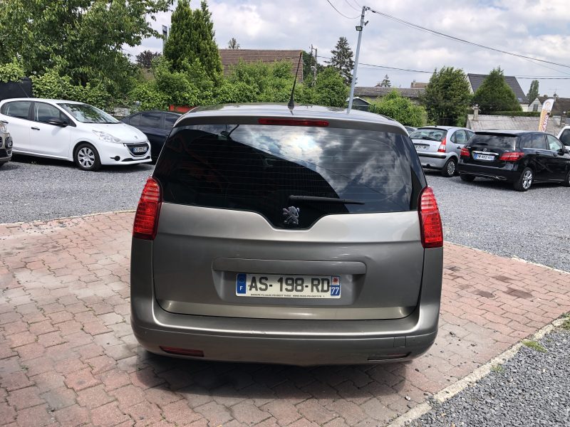 PEUGEOT 5008 2010