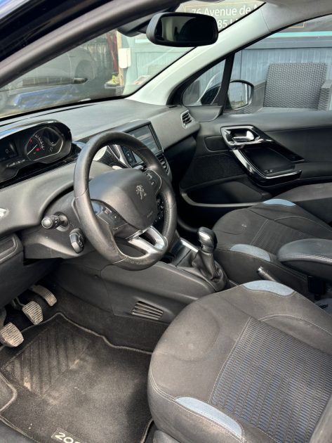 PEUGEOT 208 ALLURE 2012