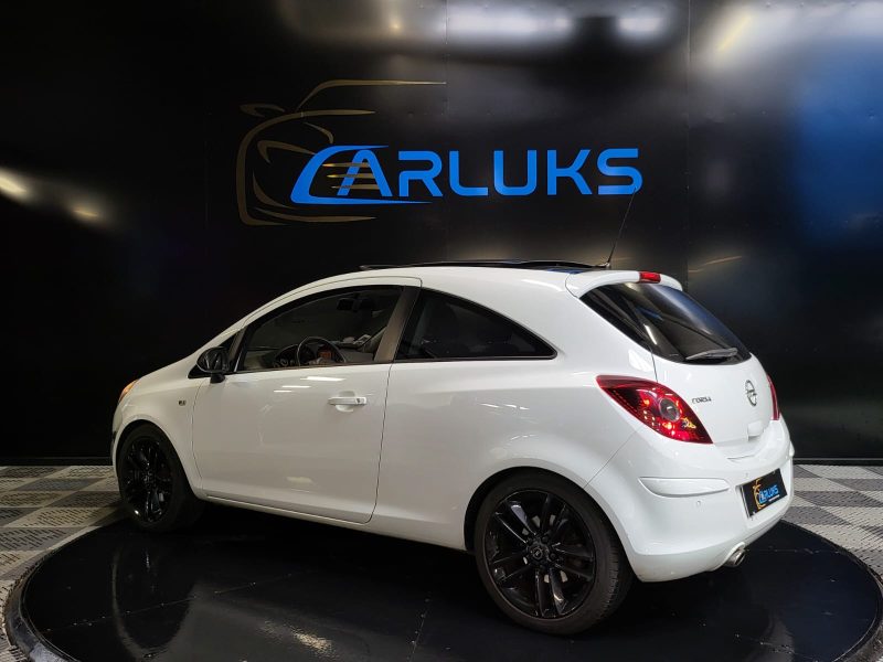 OPEL CORSA D 1.4 TURBO 120cv COSMO PACK BLACK EDITION S&S TOIT OUVRANT / GPS / RADARS DE RECUL