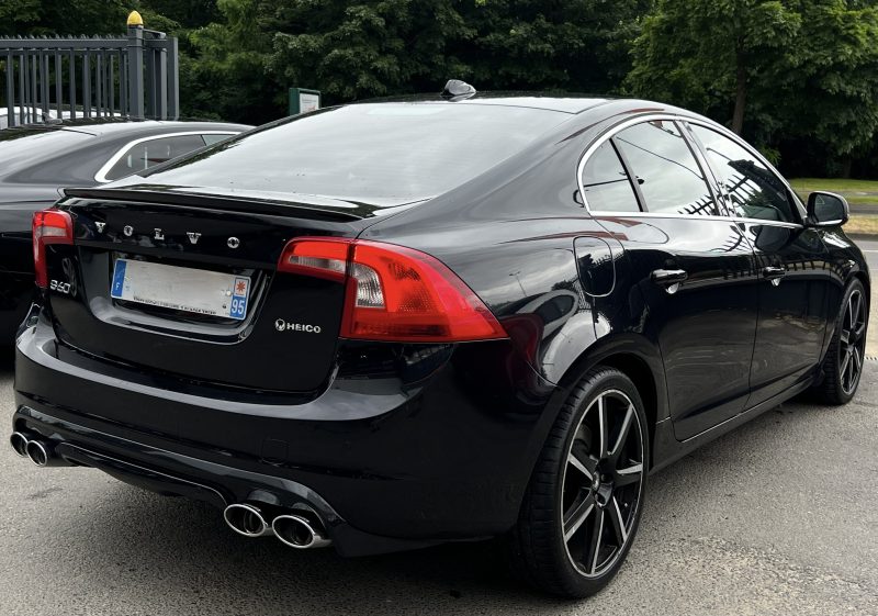 VOLVO S60 II D4 R-DESIGN SPORT 2.0 5 CYLINDRES 163 Cv BOITE AUTO / EXCELLENT ETAT - GARANTIE 1 AN