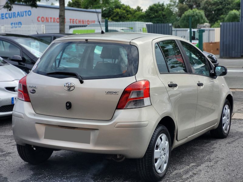 TOYOTA YARIS 2011