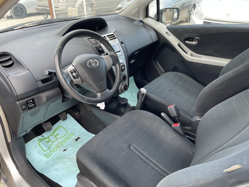 TOYOTA YARIS 2009