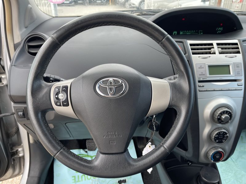 TOYOTA YARIS 2009