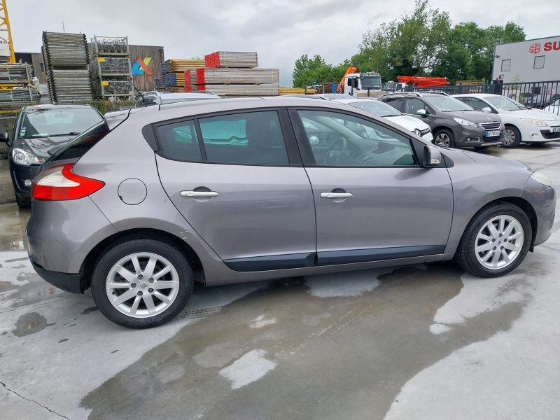 RENAULT MEGANE III 1.9 dCi 130 Privilege